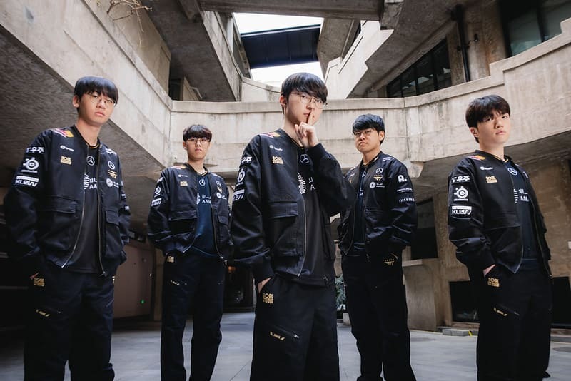 중국, 韓 GOAT에 와장창 붕괴…페이커의 T1, 4년 연속 롤드컵 결승 ‘창단 13년 만에 파이널 kt와 결승’ LCK 내전 ‘이통사 전쟁 성사’