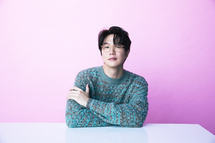 [단독]성시경, 前매니저 결혼식 전액 지원...배신에 참담했던 이유