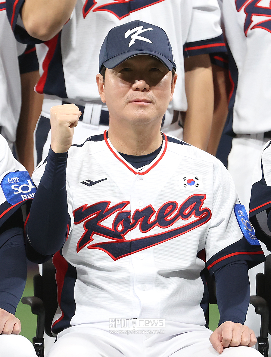[포토S] 파이팅 외치는 류지현 감독