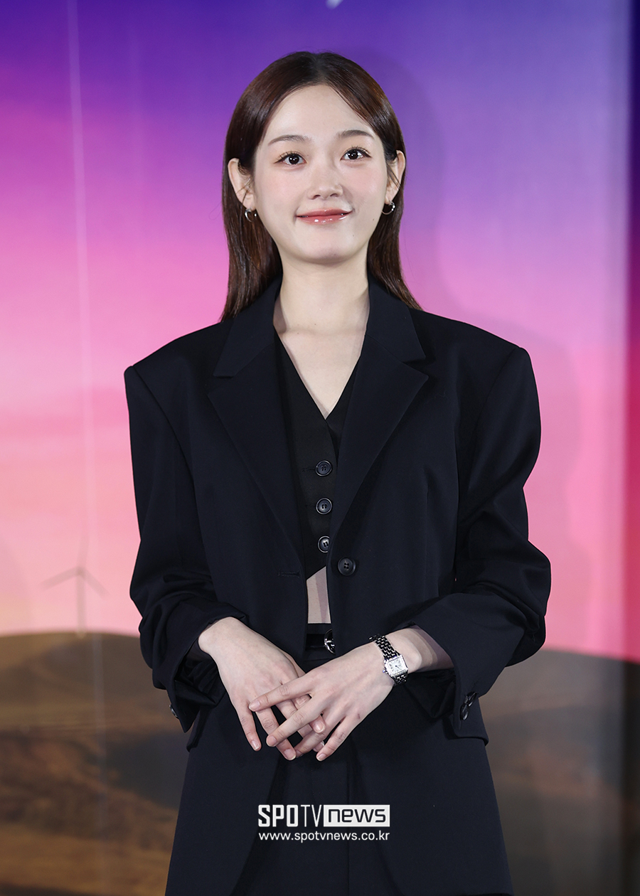 [포토S] 이유미, 재킷 속 크롭 베스트