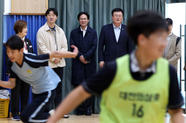 ▲ 김대현 문화체육관광부 제2차관이 대전 외삼중학교를 방문해 학교스포츠클럽 활동을 점검했다. ⓒ문화체육관광부
