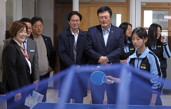 ▲ 김대현 문화체육관광부 제2차관이 대전 외삼중학교를 방문해 학교스포츠클럽 활동을 점검했다. ⓒ문화체육관광부