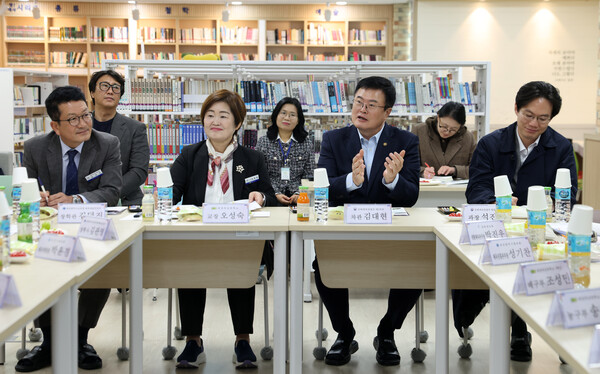 ▲ 김대현 문화체육관광부 제2차관이 대전 외삼중학교를 방문해 학교스포츠클럽 활동을 점검했다. ⓒ문화체육관광부