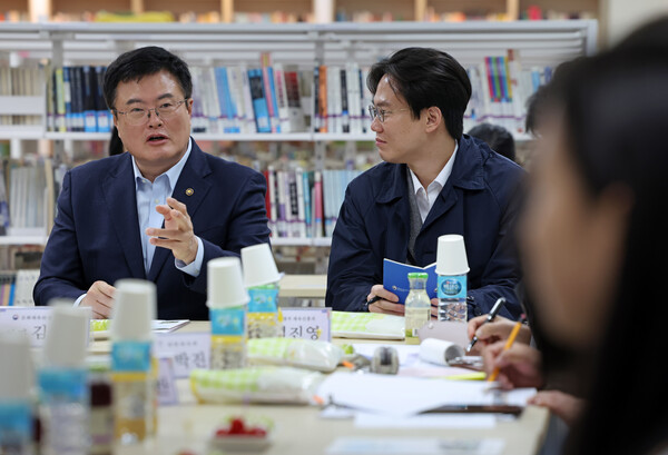 ▲ 김대현 문화체육관광부 제2차관이 대전 외삼중학교를 방문해 학교스포츠클럽 활동을 점검했다. ⓒ문화체육관광부