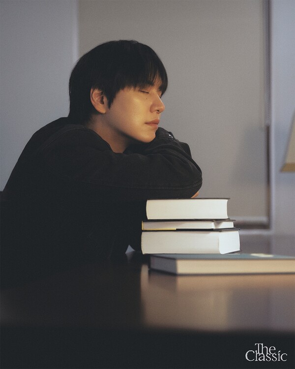 ▲ 규현 새 EP '더 클래식'의 스틸 버전 콘셉트 사진. 제공|안테나