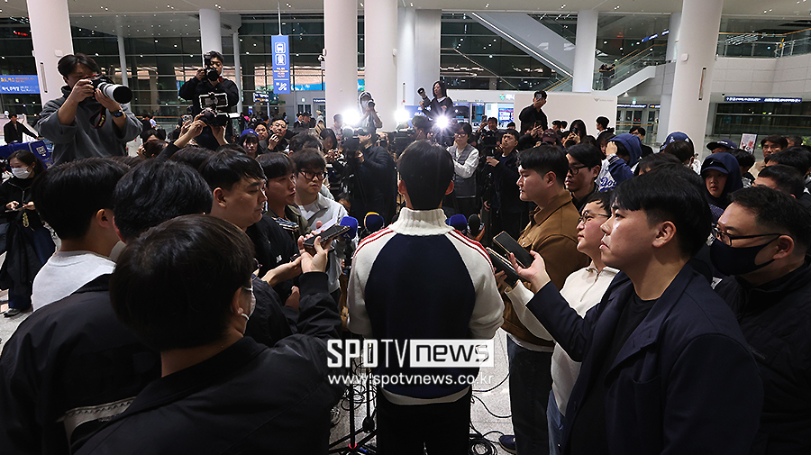 [포토S] 김혜성 향한 뜨거운 취재 열기