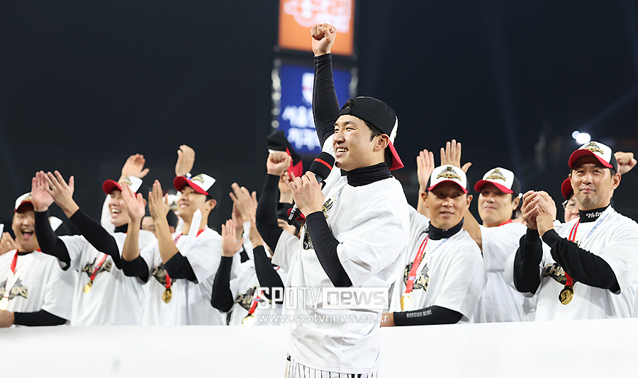 "너어무 편해요. 홈런 타구를 막 잡고 그러시는데" 박해민 수비에 취한다, 손주영도 재계약 러브콜