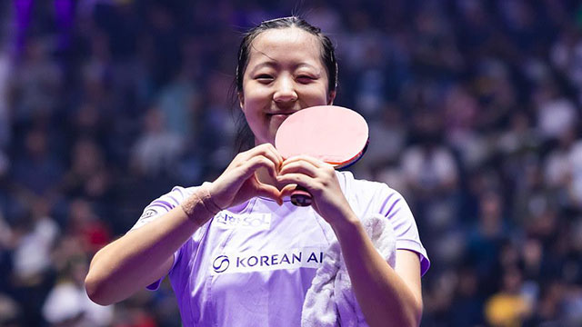 일본 쭉쭉 나와! 신유빈, WTT 프랑크푸르트서 다시 4강 진출…36살 베테랑에 4-0 완승 → 韓 최초 결승행 도전