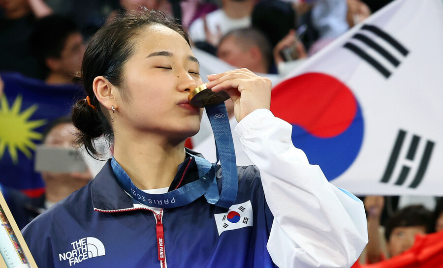 "내년 안세영 출전합니다" 英 '오피셜' 공식발표…126년 역사 전영오픈, 홍보 포스터 제작 "세계 1위, 올림픽 금메달 리스트"