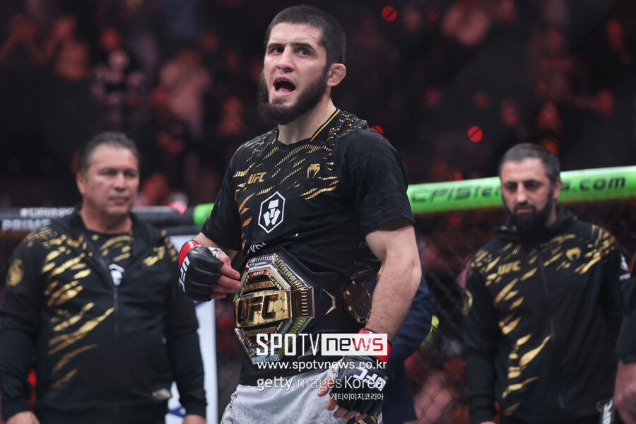 "존 존스 GOAT 뺏긴다"→UFC 레전드 격찬…"27승 1패 무적 파이터" 역대 11번째 더블 챔피언 도전