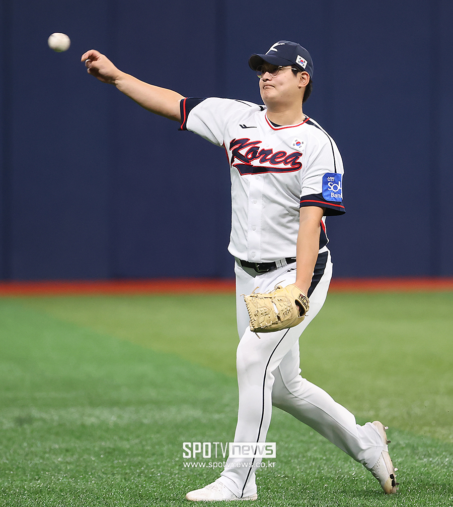 "김서현 파이팅!" 따듯한 응원+박수 쏟아졌다…격려 속 '⅔이닝 1실점' 고개 숙인 영건