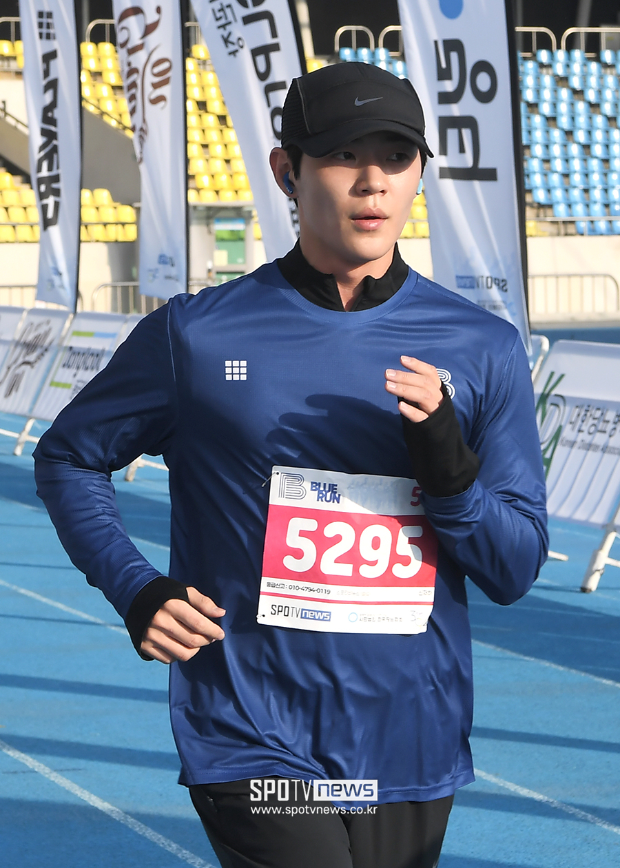 [포토S] 신재하, '뛰는 모습도 멋있네'