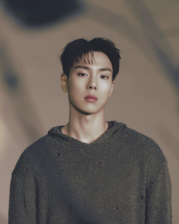 몬스타엑스 셔누·민혁, '징글볼 투어' 앞두고 美 신곡 '베이비 블루' 콘셉트 공개…서정적 무드