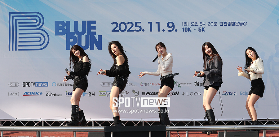 [포토S] 블루런 무대 밝히는 우아