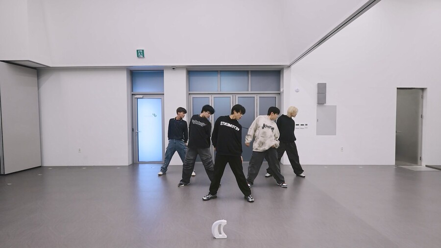DKZ, 신곡 안무 연습 영상 공개…치명적 매력 과시