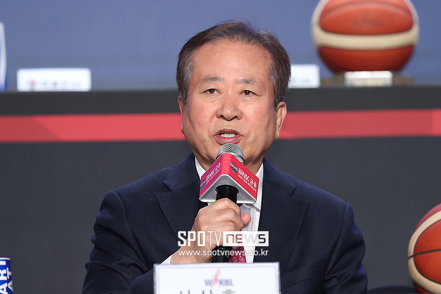 [포토S] 인사말 하는 WKBL 신상훈 총재
