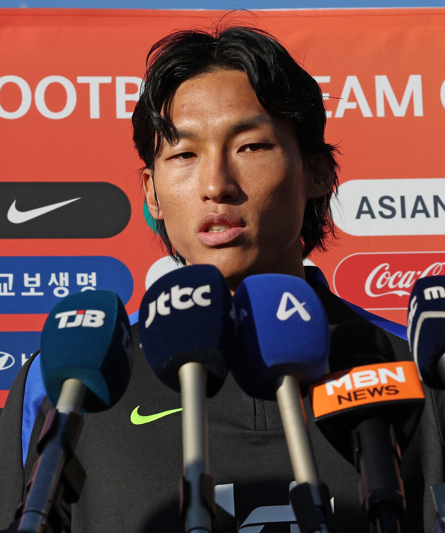 "조현우 착한 눈빛으로 보던데요"...FIFA 랭킹 37위에 클린시트 → 골키퍼 경쟁 문 연 김승규 "누가 나가든 최고의 성적 내고 싶다"