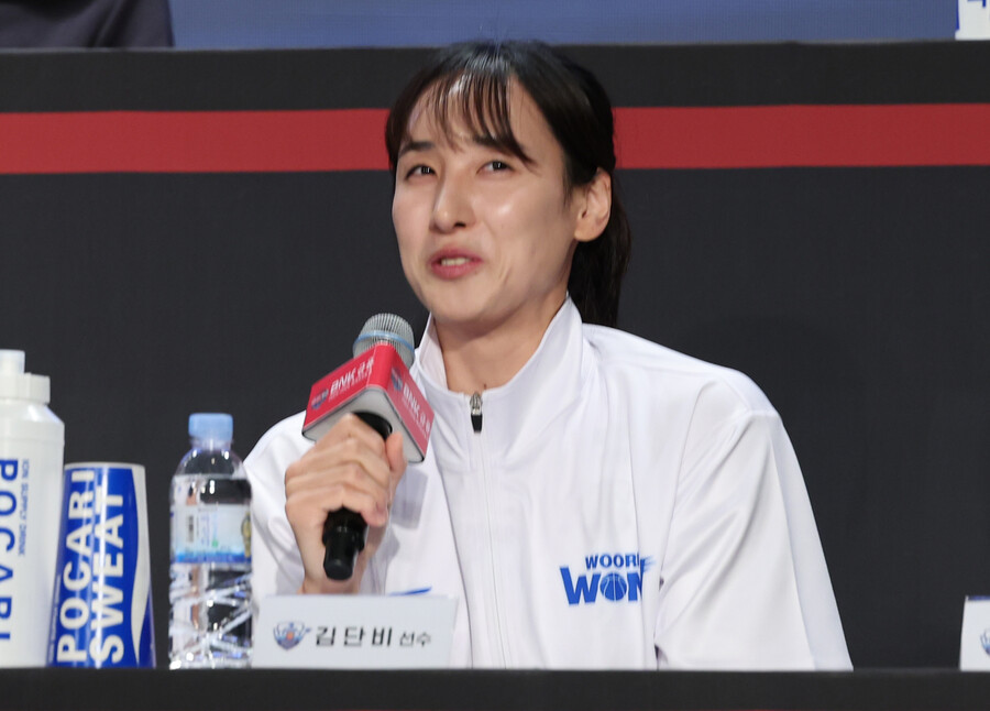 ▲ 청주 KB스타즈 박지수(맨 위)가 여자 프로농구 새 시즌 강력한 최우수선수(MVP) 등 개인상 싹쓸이 후보로 떠올랐다. 아산 우리은행 김단비(가운데)도 강력 견제를 예고했다. 지난 시즌 우승팀 부산 BNK썸 박정은(맨 아래) 감독이 다시 명장으로 가는 길을 닦을지도 관전 포인트다.  ⓒ연합뉴스