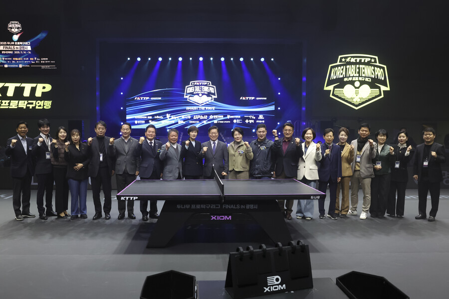 두나무 프로탁구리그 FINALS 개회식, 현정화 위원장-광명시 박승원 시장 시타 