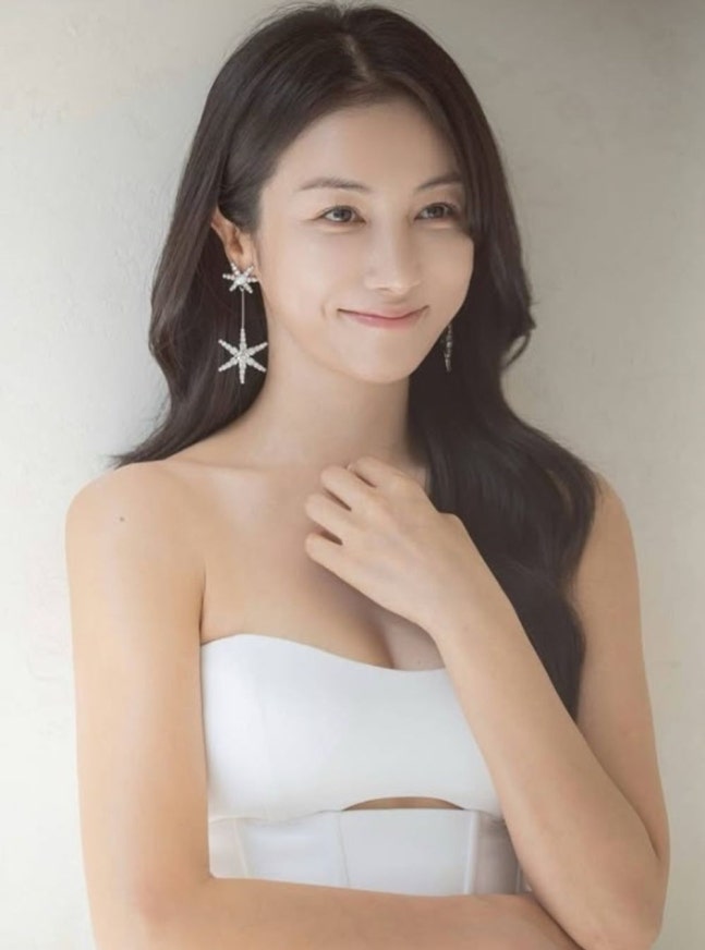 김옥빈, 결혼 하루 전 '새신랑' 소개 "곁에 있으면 늘 웃게 되는 사람"