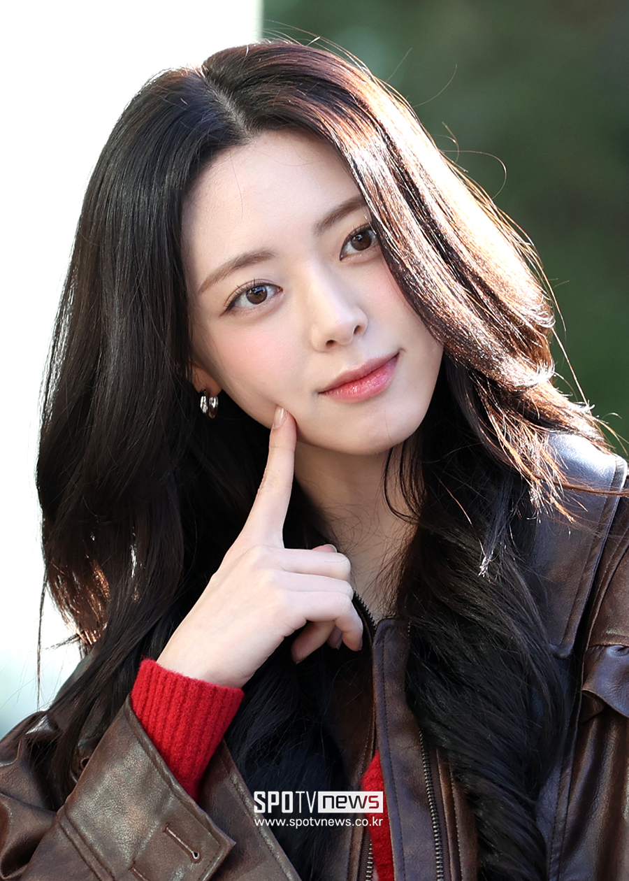 [포토S] 있지 유나, '자연광 미모가 이 정도'