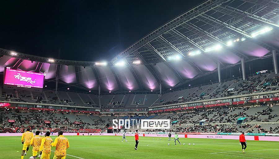 [포토S] 경기 1시간도 안 남았는데..썰렁한 서울월드컵경기장