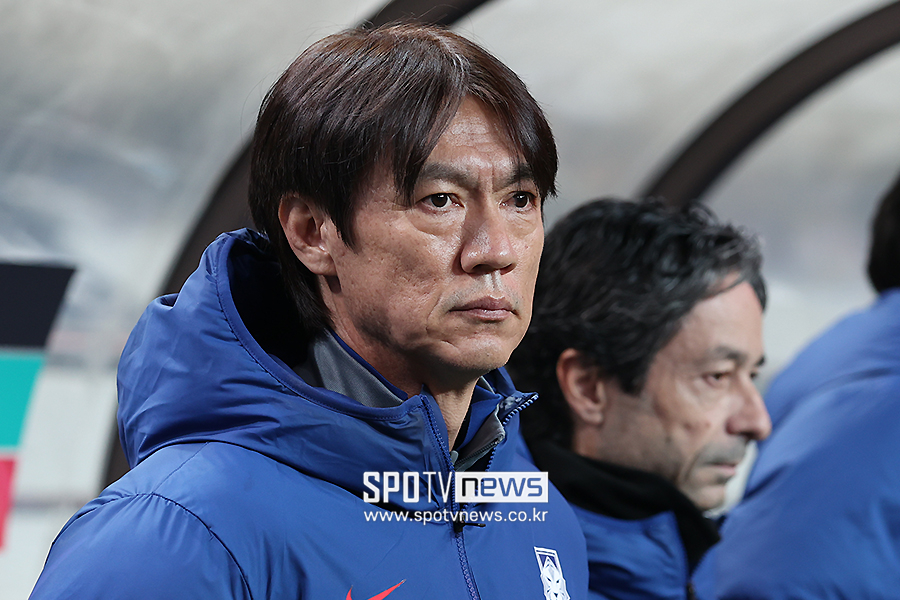 [전반 REVIEW] 역대급 졸전 '중원 삭제+슈팅 1개' 손흥민 존재감 無...한국, 가나 2군에 0-0