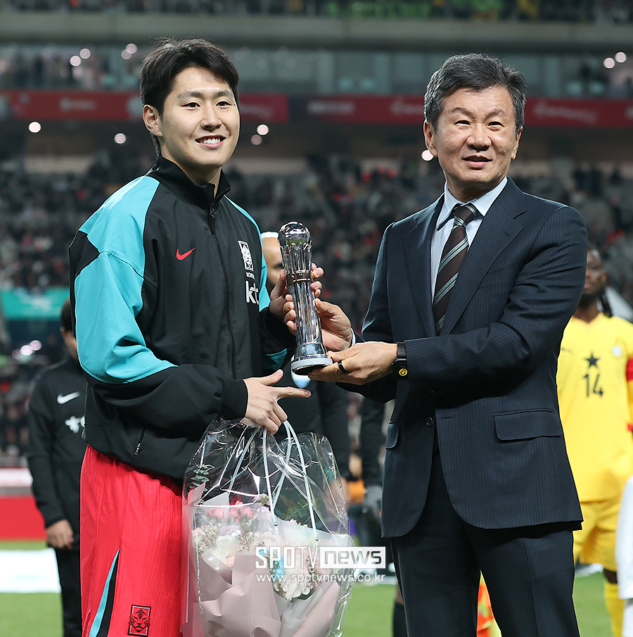 [포토S] 이강인, AFC 올해의 국제선수상 수상