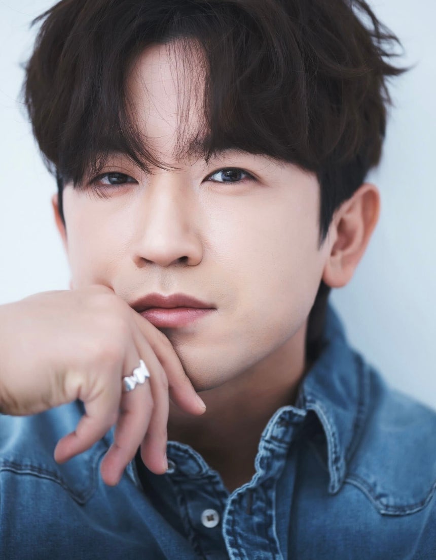 "내 딸 아프지 말고" 이민우, 아빠 다 됐다…♥만삭 아내 대신 딸 간호