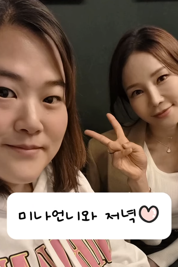 '불화설 종결' 수지, 시누이 미나와 동생 류필립 공연 응원 나섰다