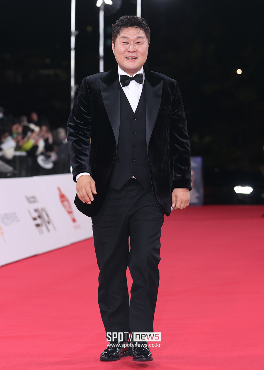 [포토S] 청룡영화상 레드카펫 밟는 윤경호