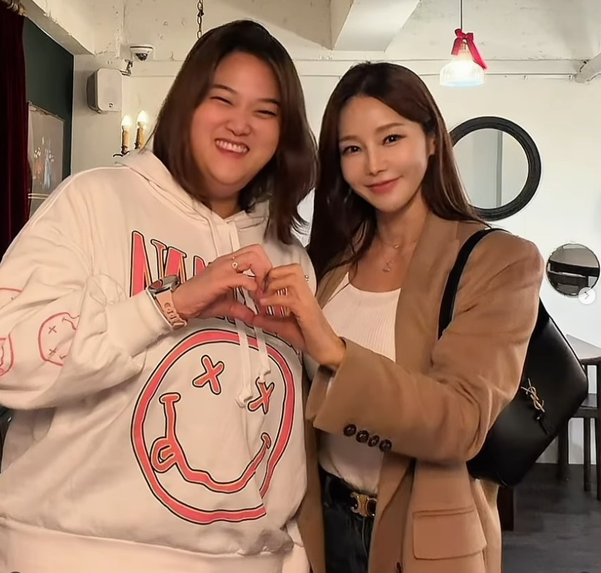 미나, 시누이 수지와 불화설 '쌍방 종식'…웃으며 투샷 공개