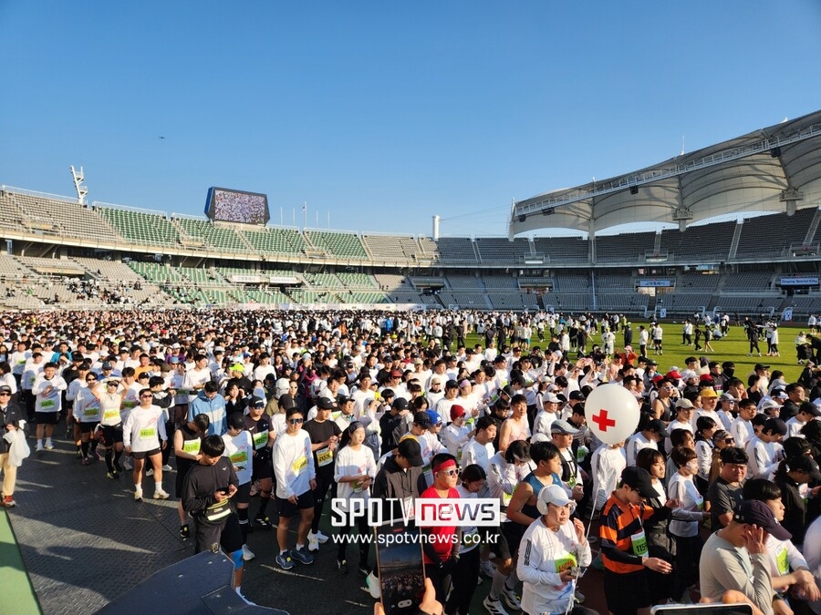 ▲ 손기정 평화마라톤과 블루런(사진 위부터)에는 소방 패트롤의 역할도 컸다. 응급 환자 발생에 기민하게 대처해 안전 사고 없는 대회로 끝났다.