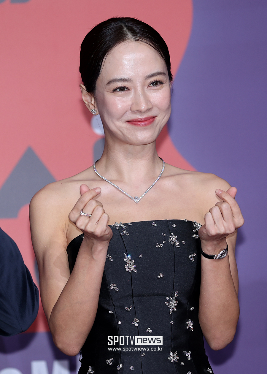 송지효, 여객선 사업 父 빚투 예고에 "맹백한 범죄, 법적 조치"[종합]