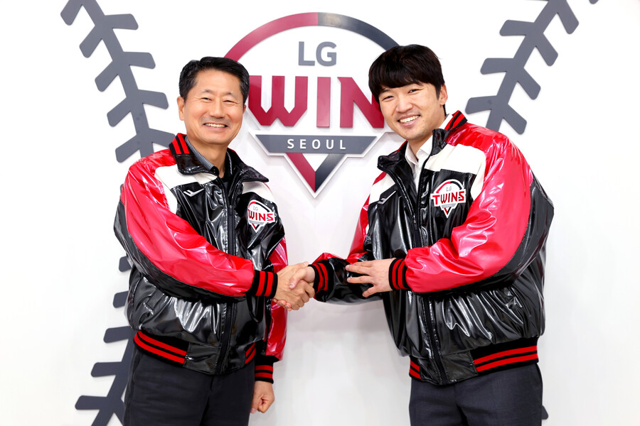 ▲ LG스포츠 김인석 대표이사와 박해민(오른쪽). ⓒ LG 트윈스