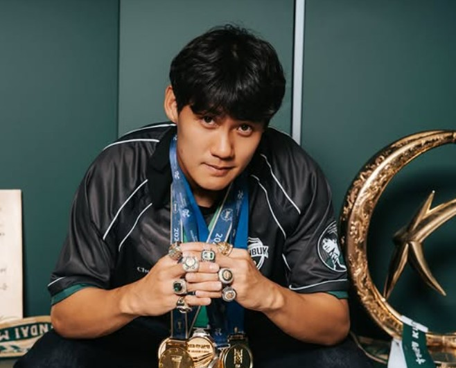 [오피셜] '전북 통산 511경기' 역대급 레전드 최철순, K리그 최종전 끝으로 축구화 벗는다...현역 은퇴 선언