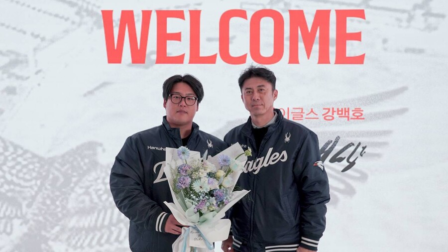 ▲ 강백호, 손혁 단장 ⓒ한화 이글스
