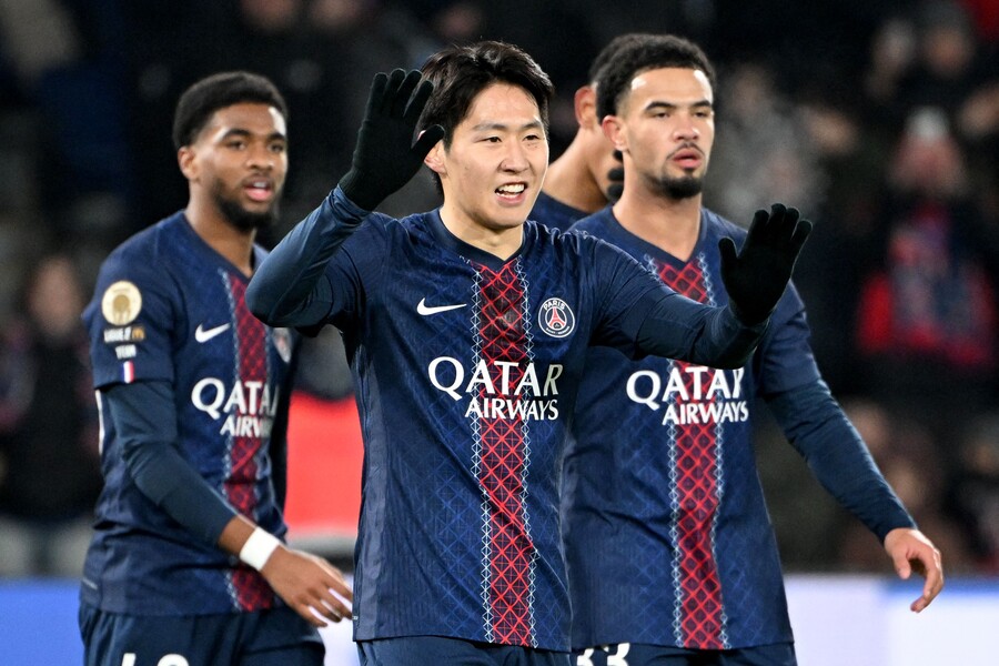 '환상적 왼발 발리슛' 이강인, 1년 만에 리그 득점포 가동→마수걸이 득점 성공...PSG, 르아브르 3-0 격파