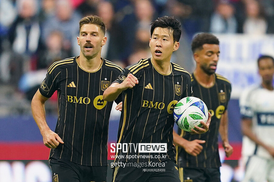 ▲ 손흥민과 LAFC가 MLS 플레이오프 서부지구 4강에서 기적을 쓰고 있다. 손흥민의 2골이 결정적이었다. 