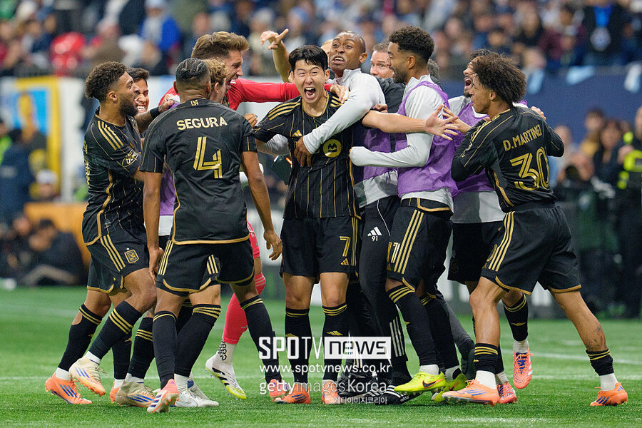▲ 손흥민과 LAFC가 MLS 플레이오프 서부지구 4강에서 짐을 쌌다. 토마스 뮐러가 활약 중인 벤쿠버 화이트캡스에 패하면서 손흥민은 리오넬 메시가 이끄는 인터 마이애미와의 최종 결승전 꿈이 좌절됐다. 