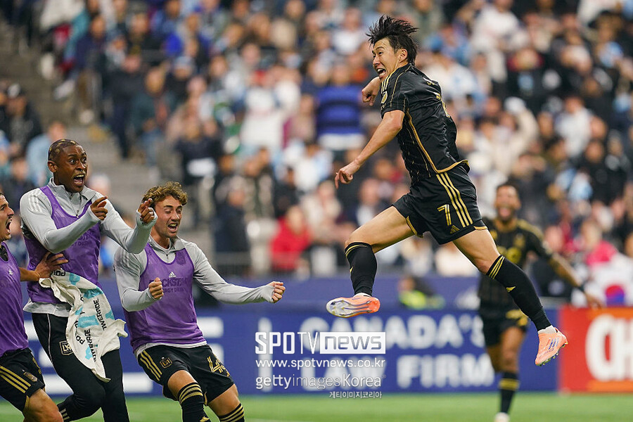 ▲ LAFC는 승부차기에서 무너졌다. 손흥민이 첫 키커로 나섰지만 슈팅은 골대를 맞고 빗나갔다. 가장 믿을 수 있는 선택이었지만, 잔혹한 끝맺음으로 이어졌다. 이후 세 번째 키커인 마크 델가도까지 실축하면서 LAFC는 탈락했다.