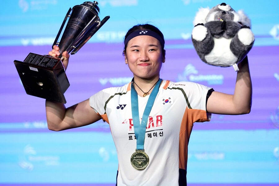 열 손가락 우승 반지 가득 안세영, 아직 한 개 더 남았다…中 항저우 대관식 기다려