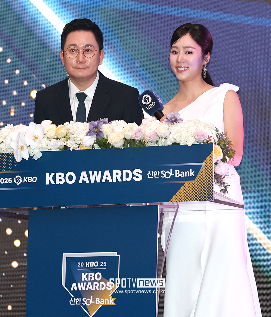 [포토S] 김민수-노윤주 아나운서, 'KBO 시상식 사회 맡았어요'