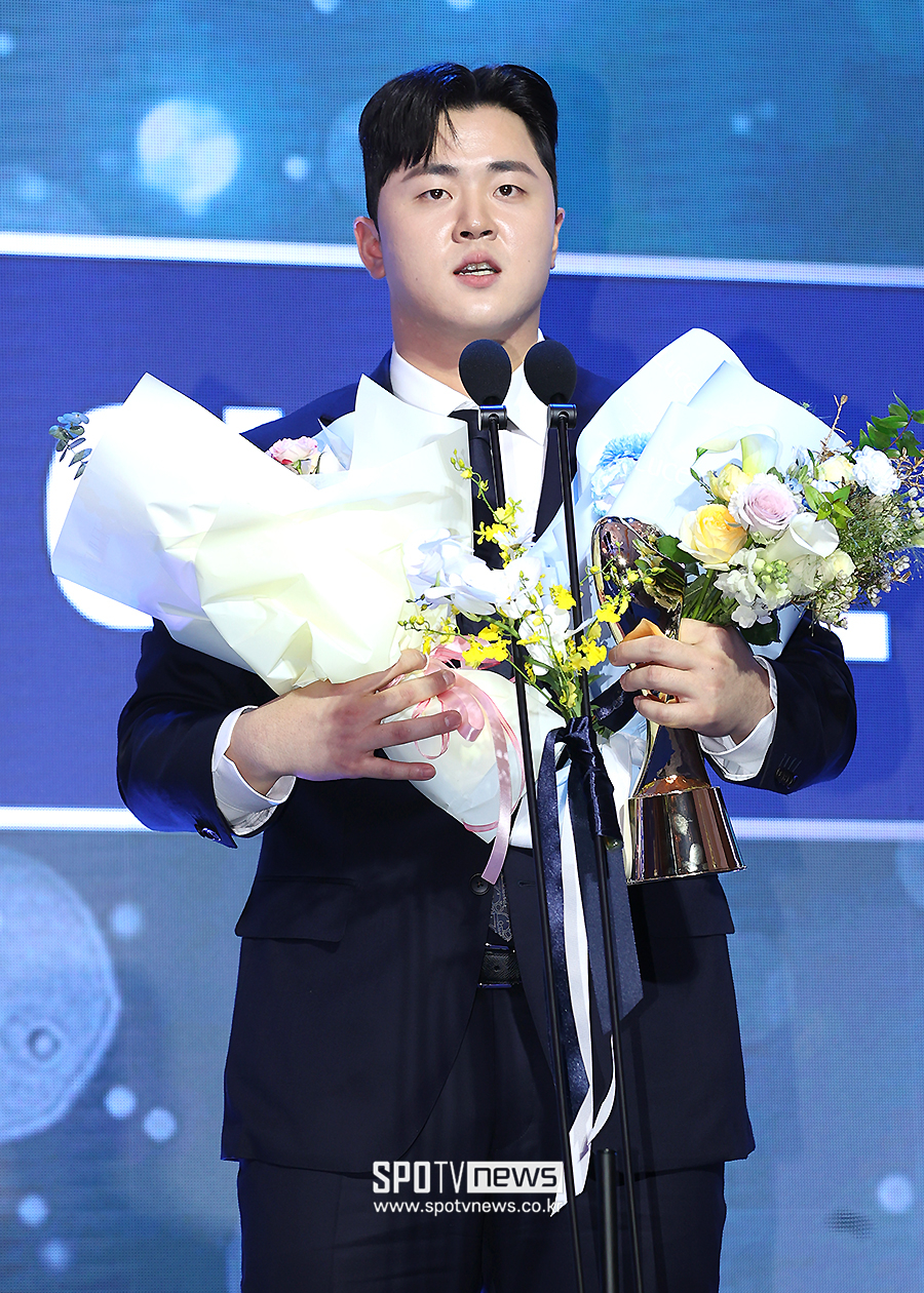 [포토S] 김형준, 포수 부문 수비상 수상