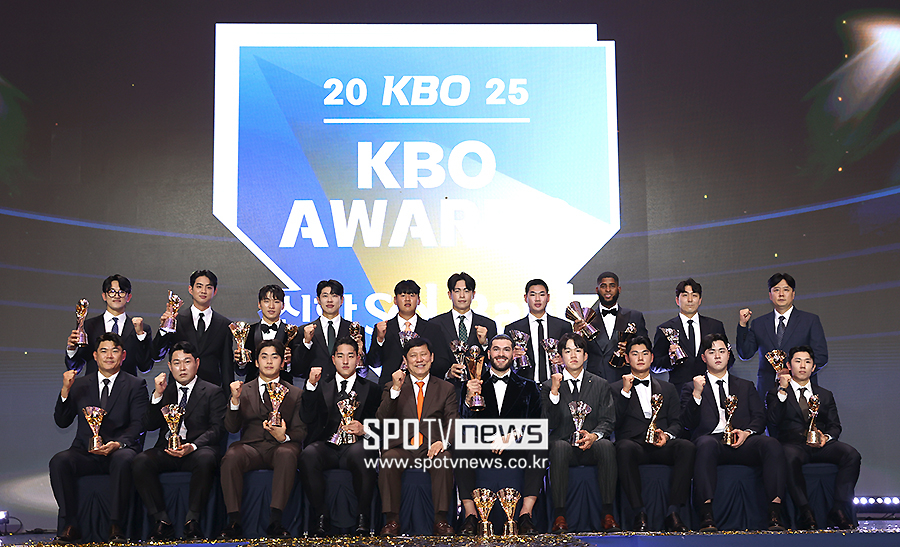 [포토S] 2025 KBO 시상식, 영광의 얼굴들