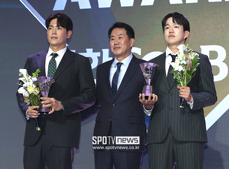 [포토S] 이태양-김주온, KBO 퓨처스리그 투수 부문 수상