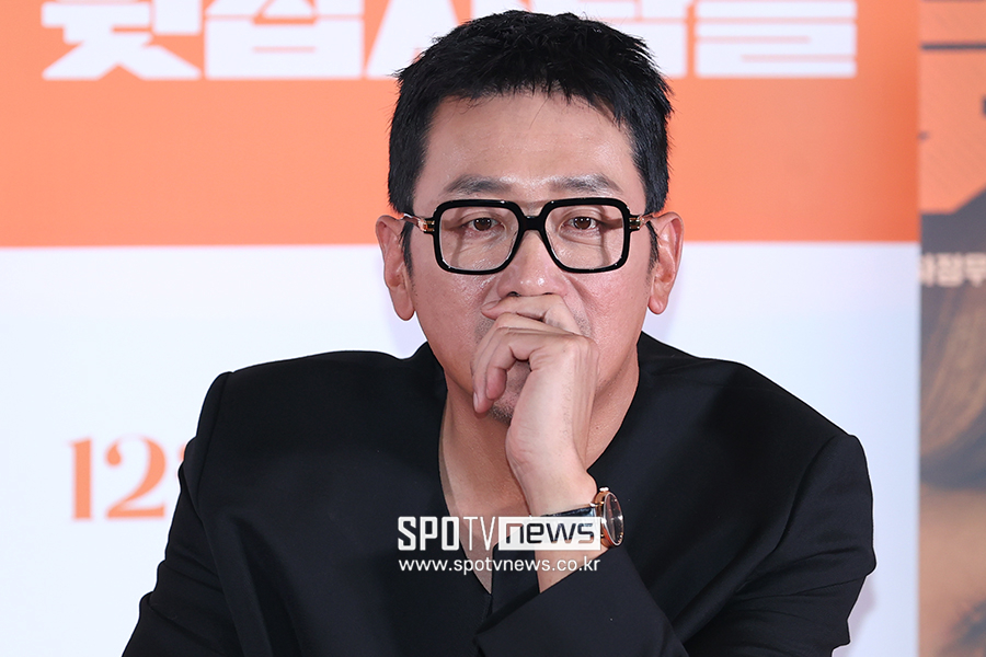 [포토S] 생각에 잠긴 하정우 감독