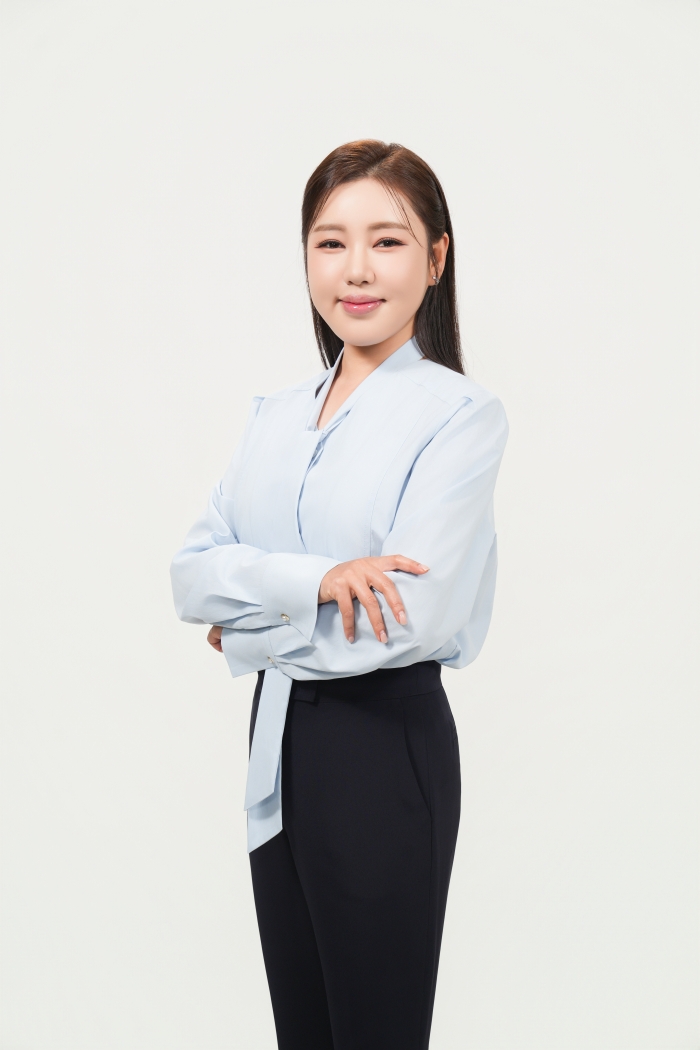 송가인, '미스트롯4' 심사위원 수장 됐다…1대 眞의 귀환 '위풍당당'