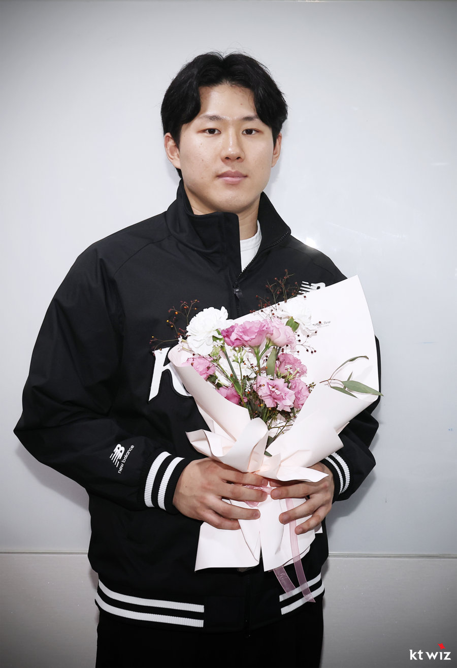 KT, 3번째 FA 영입 완료! 외야수 최원준에 '4년 최대 48억원' 안겼다…"센터 라인 강화 차원"