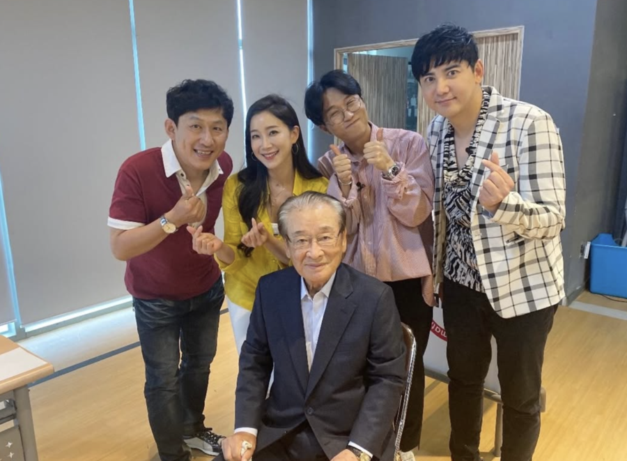 '서프라이즈' 김하영, 재연 배우 살뜰히 챙긴 故이순재 추모 "잊지 않겠습니다. 감사합니다"